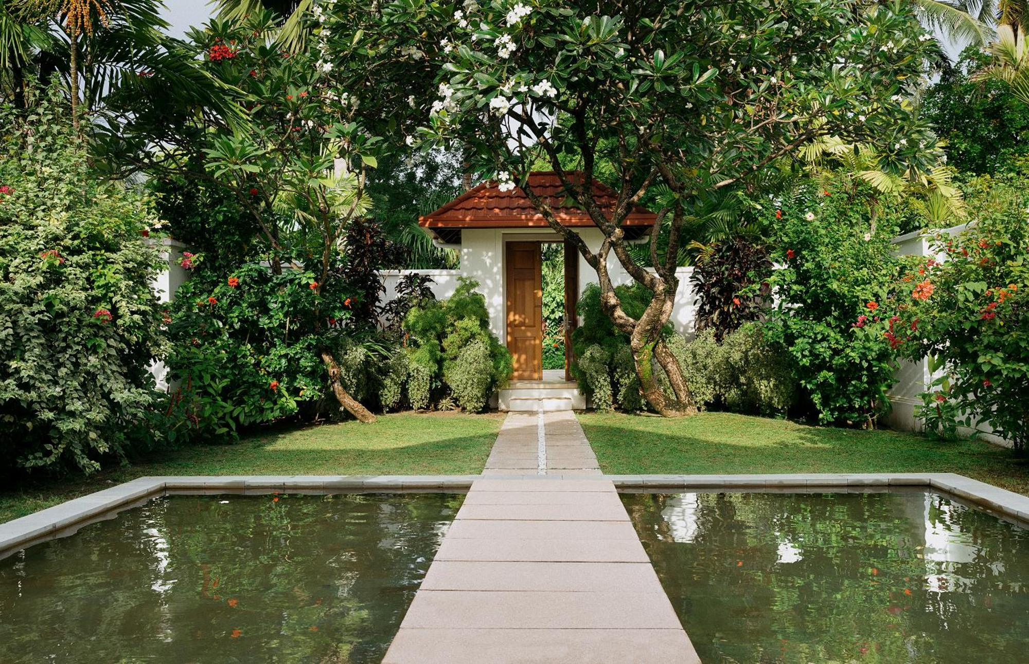 Kurumba Maldives Vihamanaafushi Exterior foto The entrance to the spa at The Oberoi, Mumbai