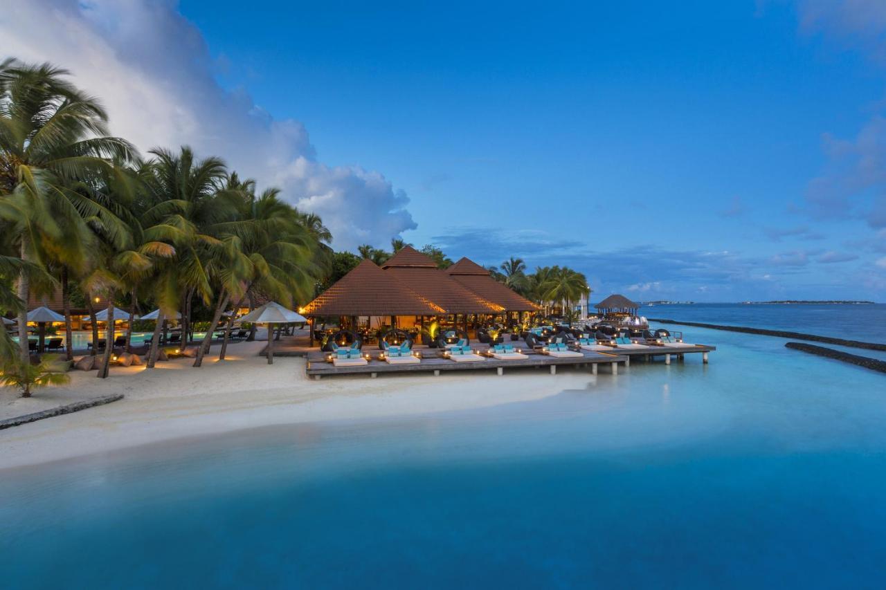 Kurumba Maldives Vihamanaafushi Exterior foto The Beach Bar at the Island Resort