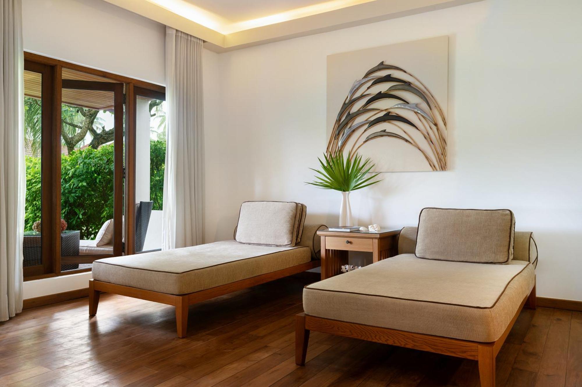 Kurumba Maldives Vihamanaafushi Exterior foto Interior of a suite at the resort