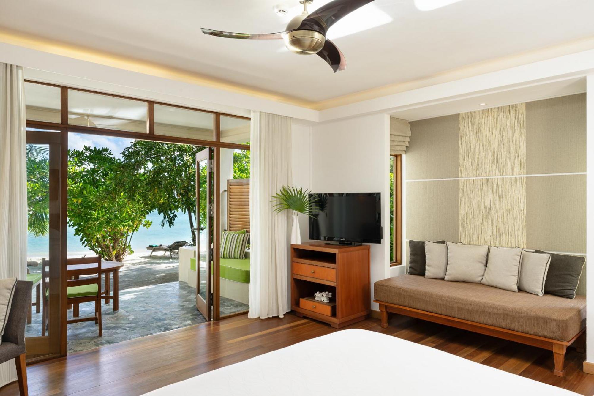 Kurumba Maldives Vihamanaafushi Exterior foto Beachfront Deluxe Room