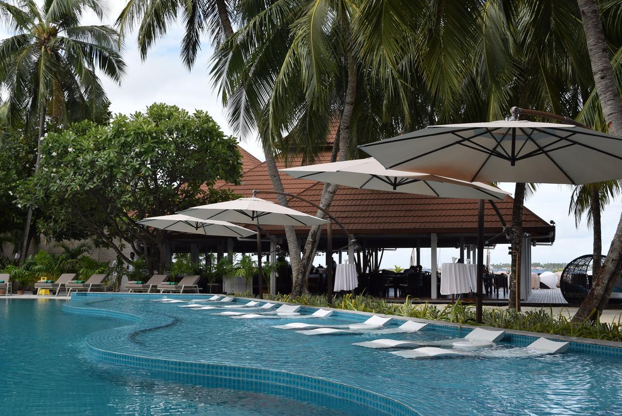 Kurumba Maldives Vihamanaafushi Exterior foto The swimming pool at the resort