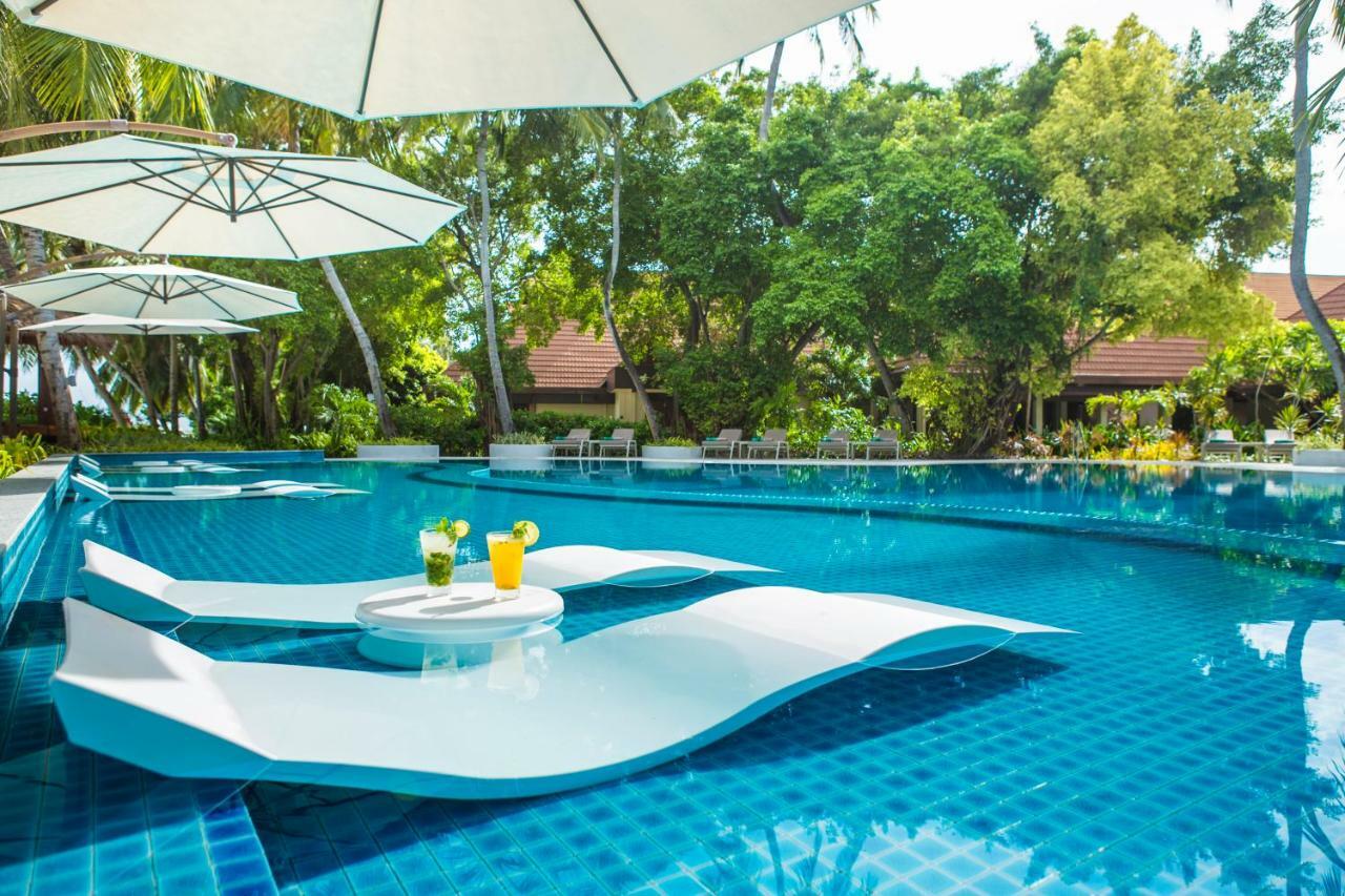 Kurumba Maldives Vihamanaafushi Exterior foto The swimming pool at the resort